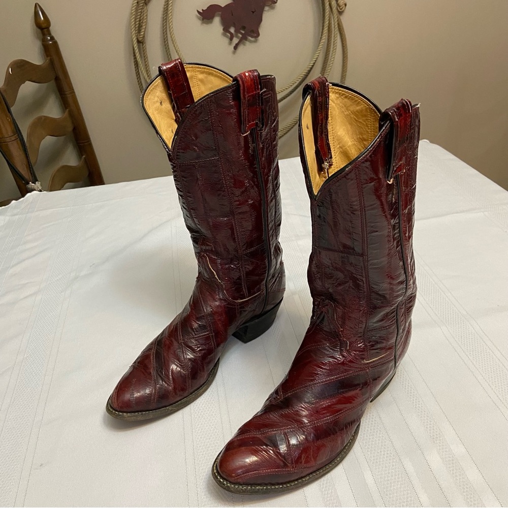 TONY LAMA Vintage Rare  Burgundy EEL SKIN Mens Western Cowboy Boots - EUC size 9